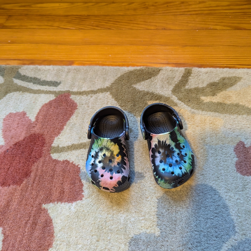 Kids Tie-Dye Crocs